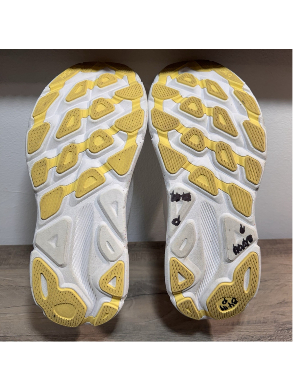 HOKA Clifton 9 Running Shoes White Yellow Athletic Sneakers Men’s Size 8D US - Picture 12 of 12